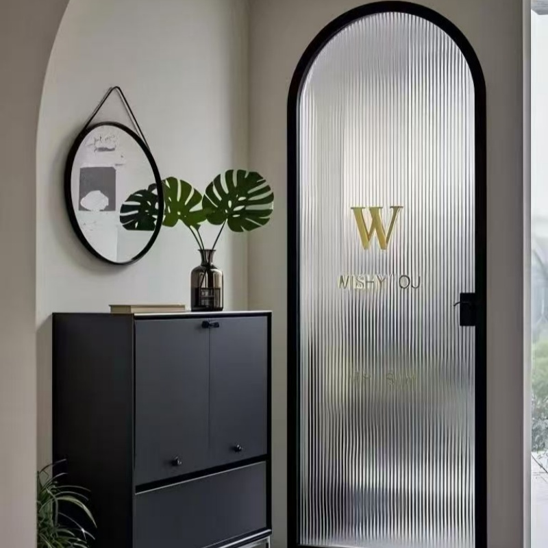 Арочная одностворчатая стеклянная дверь