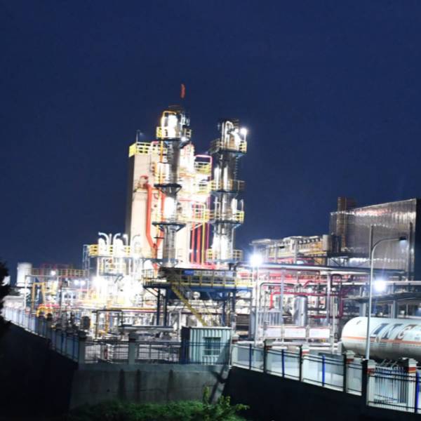 Руководство ООО Синьцзян Кайлонг Чистая энергия посетило завод по очистке природного газа на скважине Hesheng 4 для проведения работ на месте.