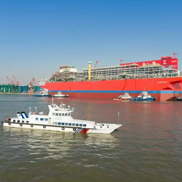 Китайская крупномасштабная плавучая установка по сжижению природного газа, разработанная и построенная внутри страны, была спущена на воду со стапеля.