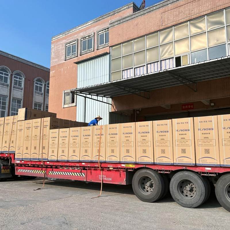 Компания Dongguan Hengrui Energy: партия беззмеевиковых водонагревателей для бытового использования успешно загружена и отгружена.