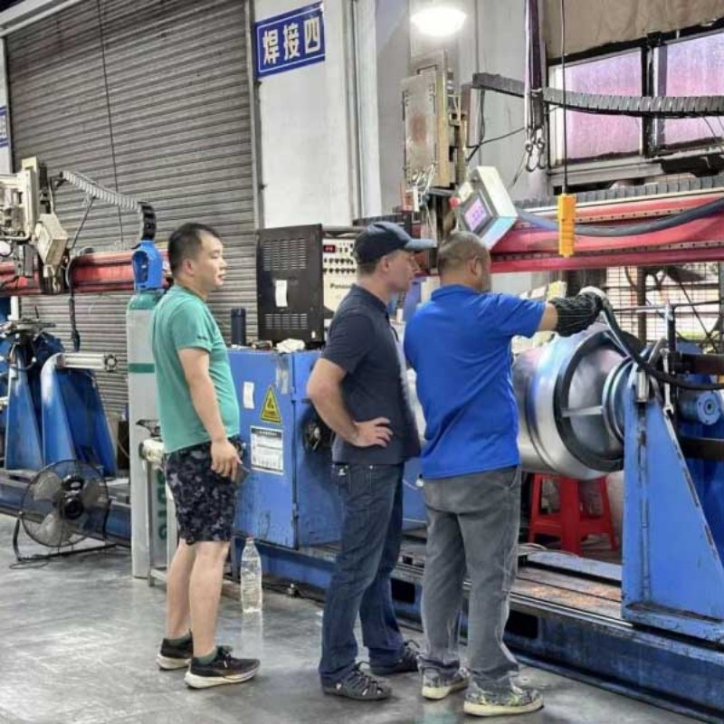 Подтвержденная компетентность! Клиент из Палестины посетил компанию Dongguan Hengrui Energy и разместил заказ на оборудование для горячего водоснабжения.