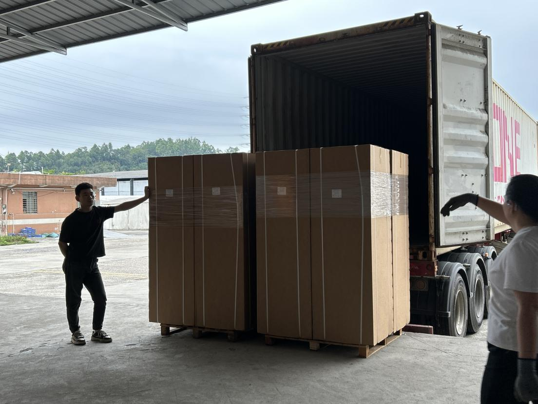 Проверка на заводе подтверждает надежность! Киргизский клиент посетил компанию Dongguan Hengrui Energy (1)