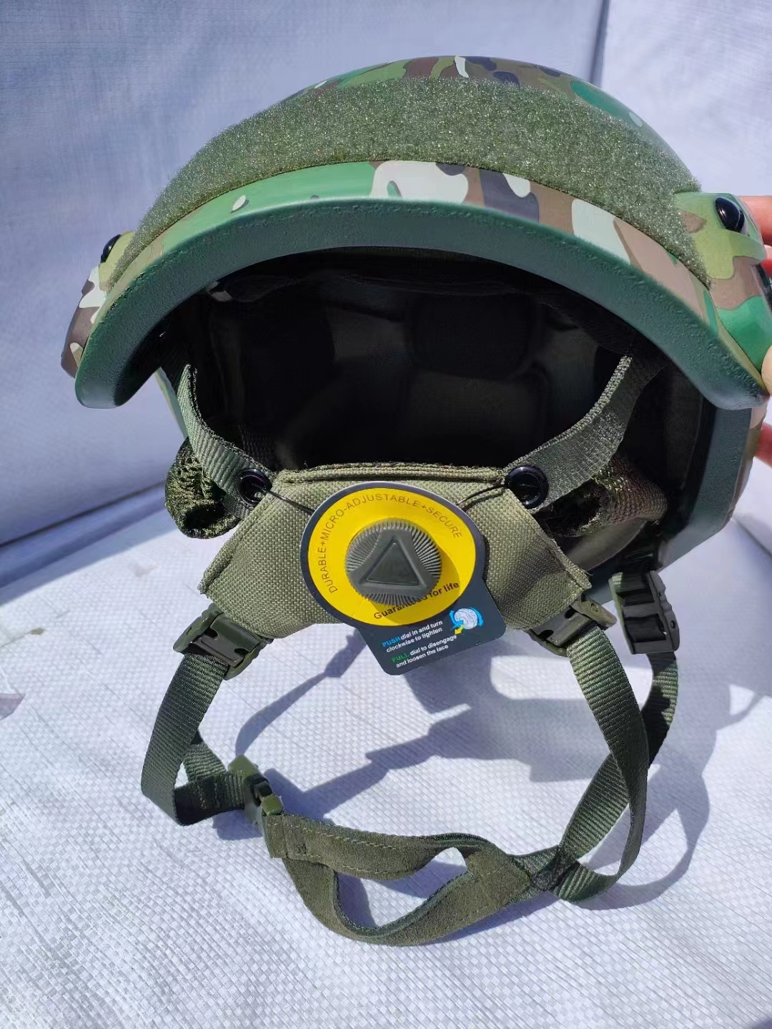 Двухклассовый бронеhelm, сертифицированный для защиты головы
