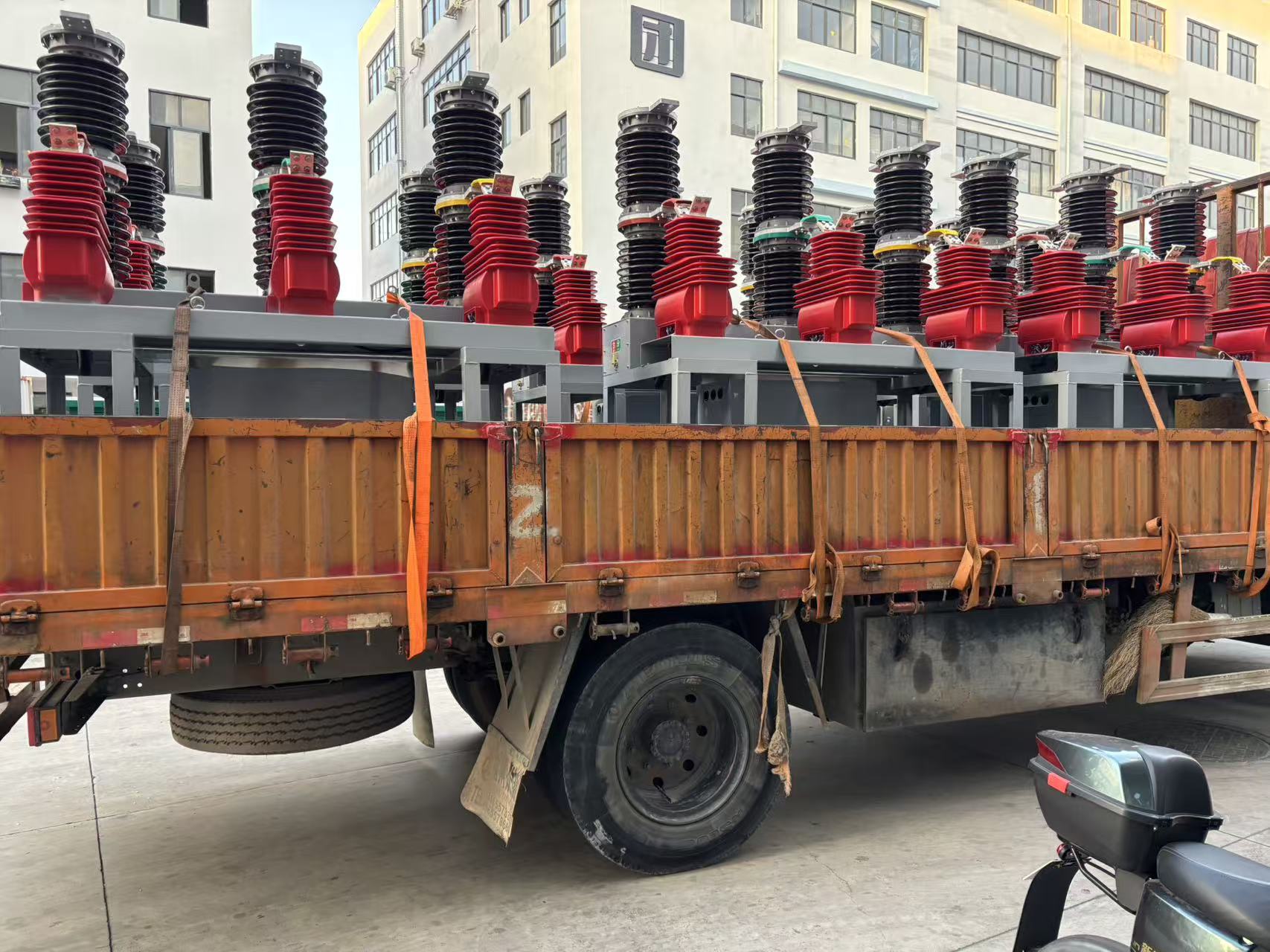 Назначение интеллектуального выключателя ZW7-40.5 для наружной установки