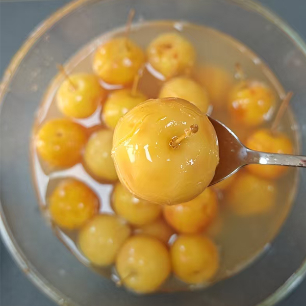 Наполненный сладким и терпким соком, сохраняющим естественную свежесть диких яблок.