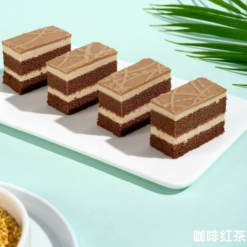 Маленький прямоугольный муссовый десерт