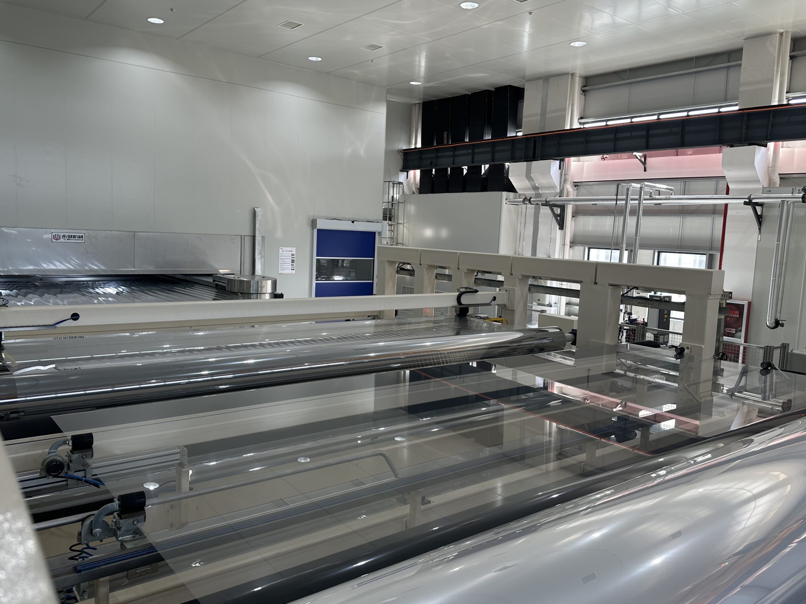 Yongjian Machinery и Yinjinda объединяют усилия, отечественное оборудование для двойной вытяжки ведет к новым прорывам в отрасли BOPETG