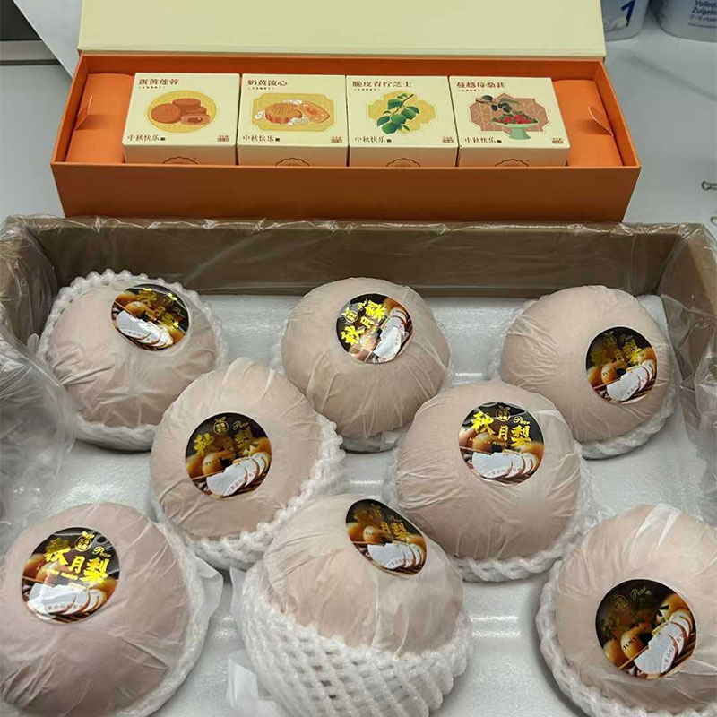 Компания ооо шанхайское промышленно-торговое лэйрво подарила своим зарубежным торговым представителям лунные пряники и свежие фрукты в честь праздника середины осени в честь двойного праздника .