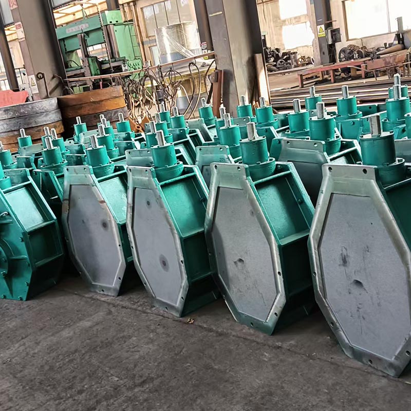 Фокус на производстве! 50 двухвальцовых рудоконцентраторов в настоящее время находятся в производстве и отправляются в Африку.