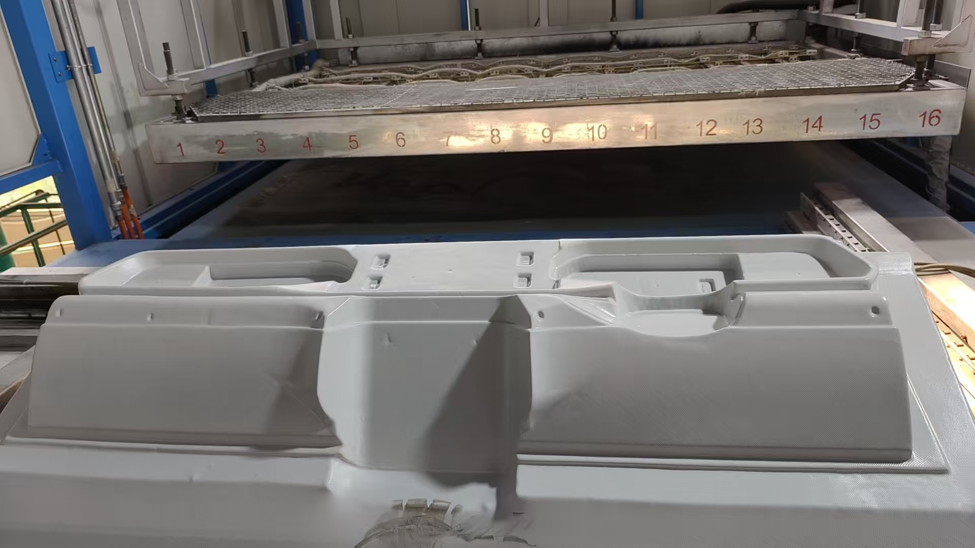 Вакуумное формование против литья под давлением: Выбор оптимальной технологии