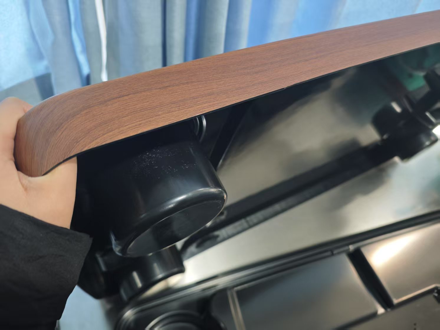 Листы АБС-пластика и их роль в производстве вакуумформованных компонентов