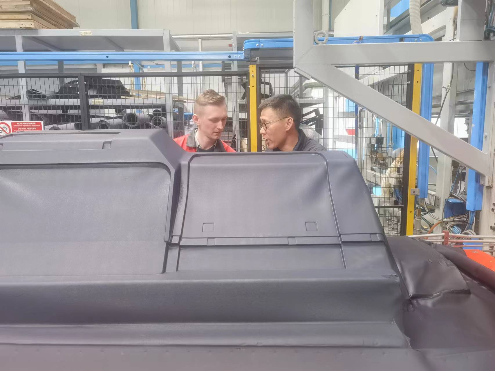 ПВХ-АБС листы в производстве приборных панелей автомобилей