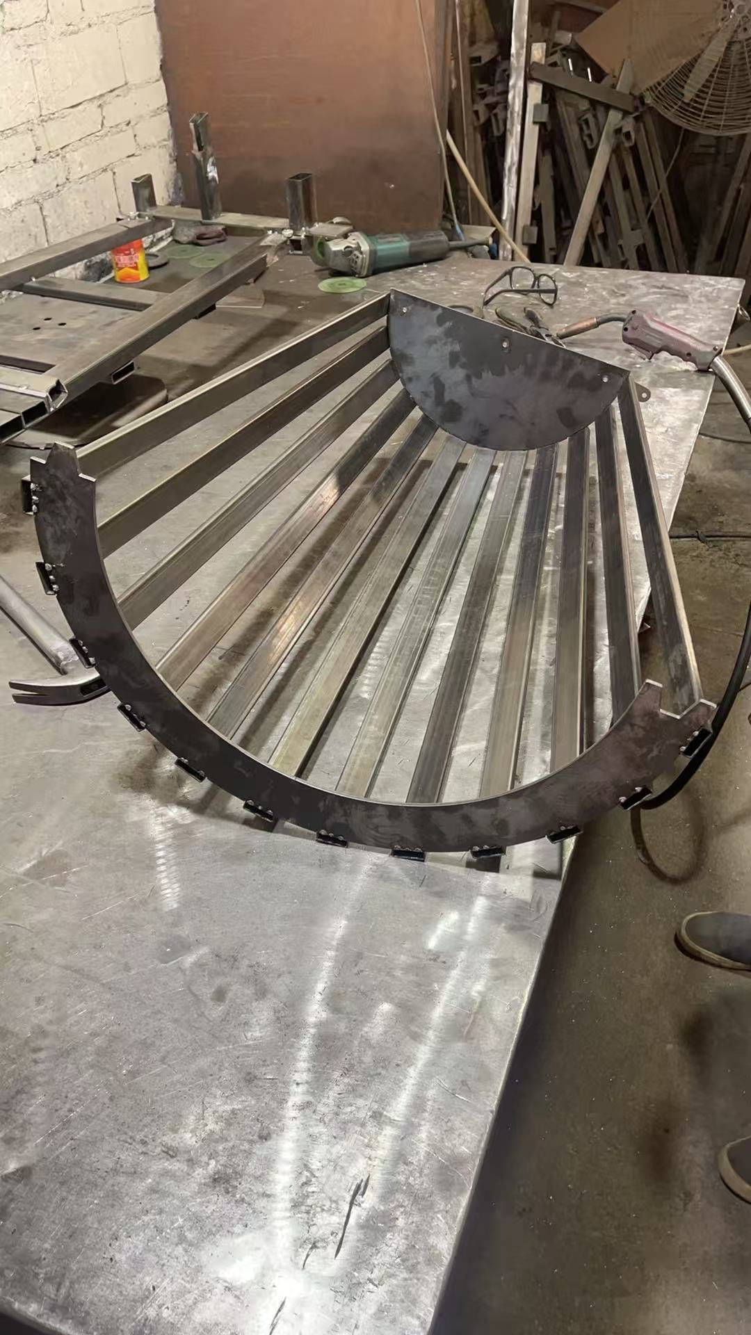 Halfmoon table base video — реальное обновление продукта, которое полностью удовлетворило клиента