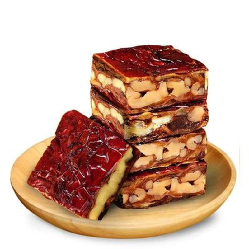 Пирог с красными финиками и грецкими орехами
