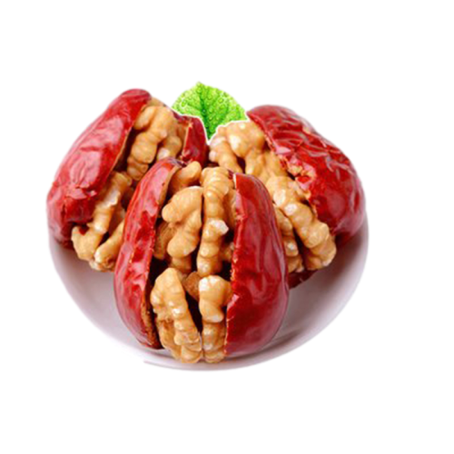 Красные финики с грецкими орехами