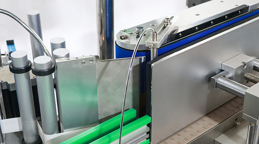 машина для поклейки этикеток-90022