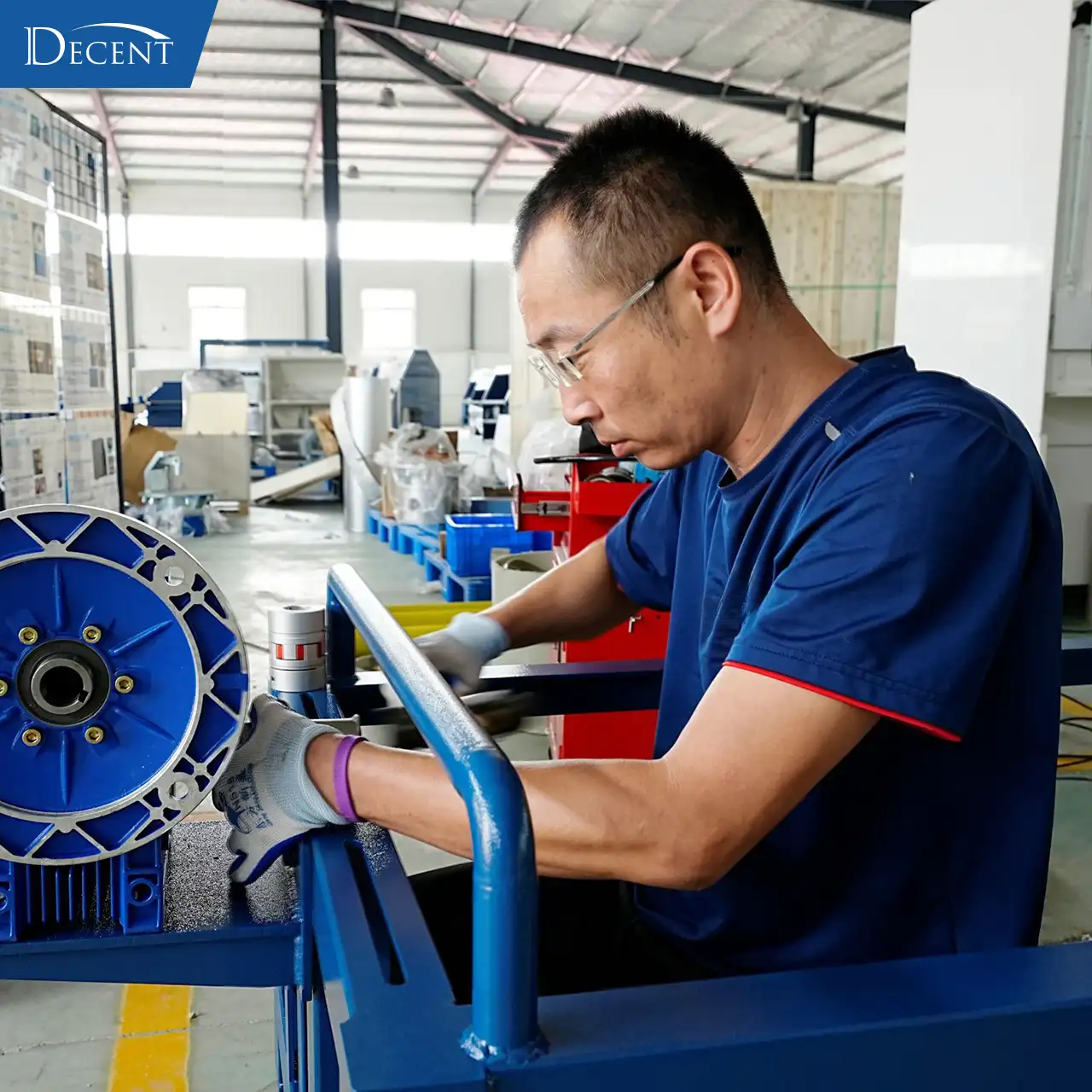 Qingdao Decent Group Factory Worker Assembling Mining Equipment Core Components