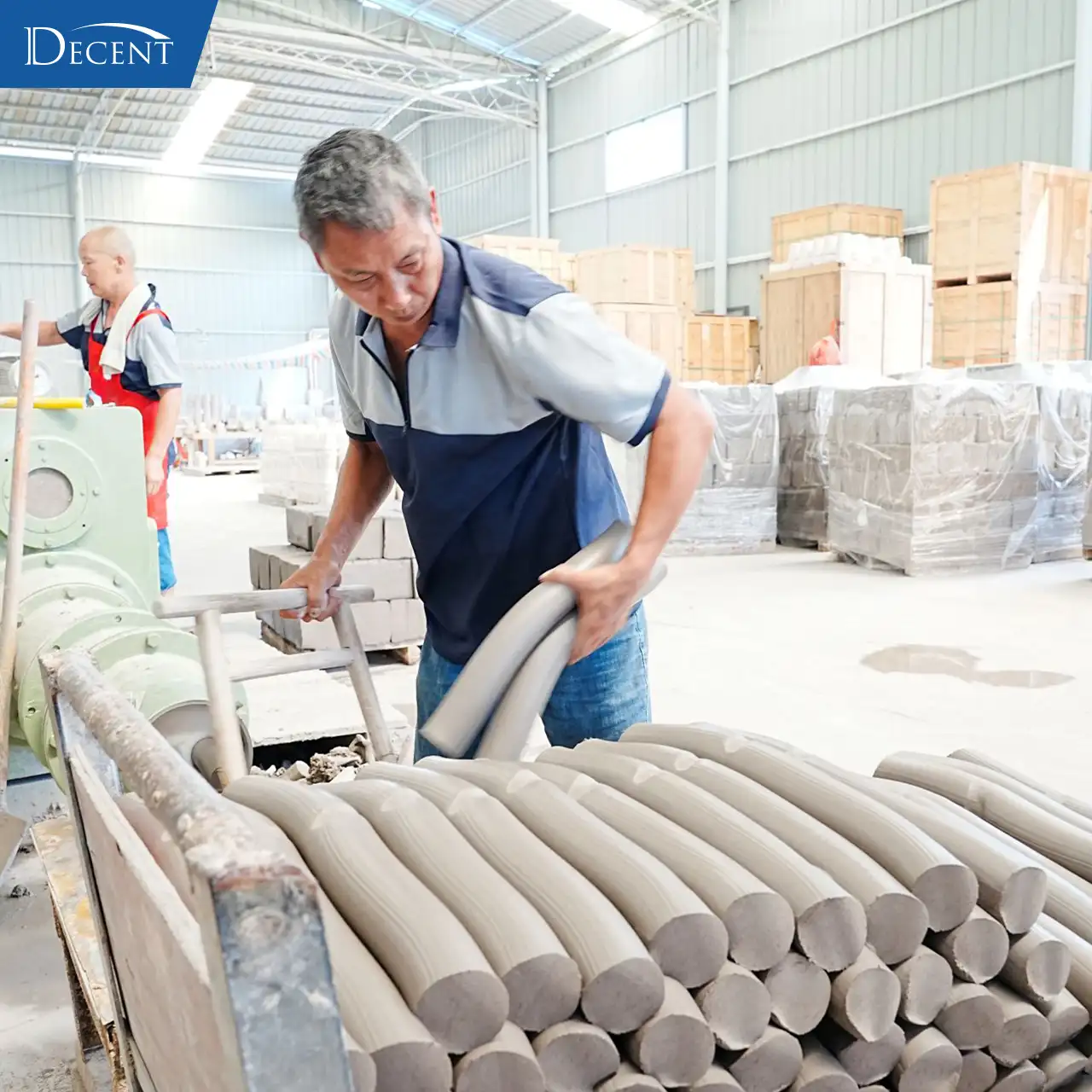 Qingdao Decent Group Worker Forming Clay Crucible Raw Materials