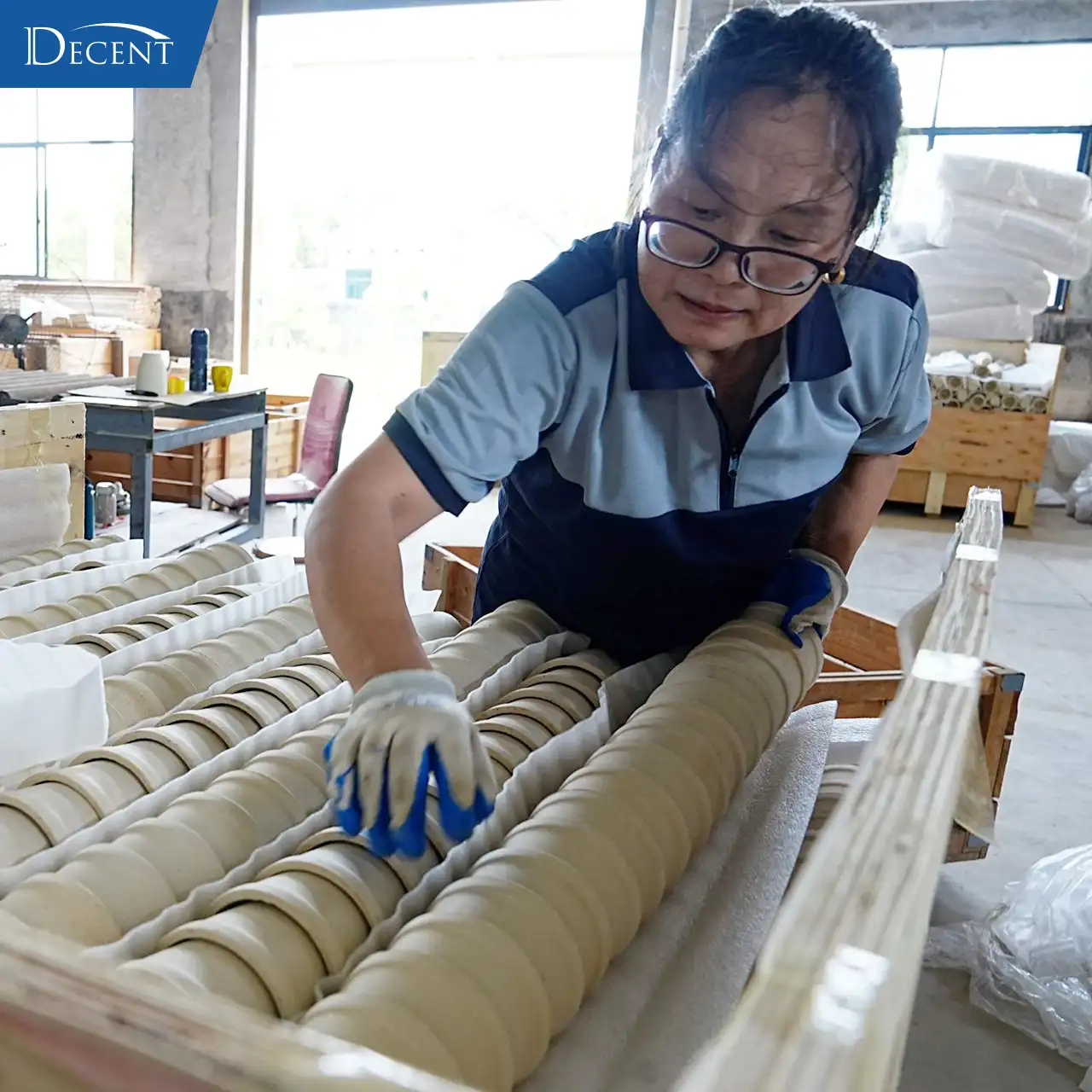 Qingdao Decent Group Worker Packing Clay Crucibles