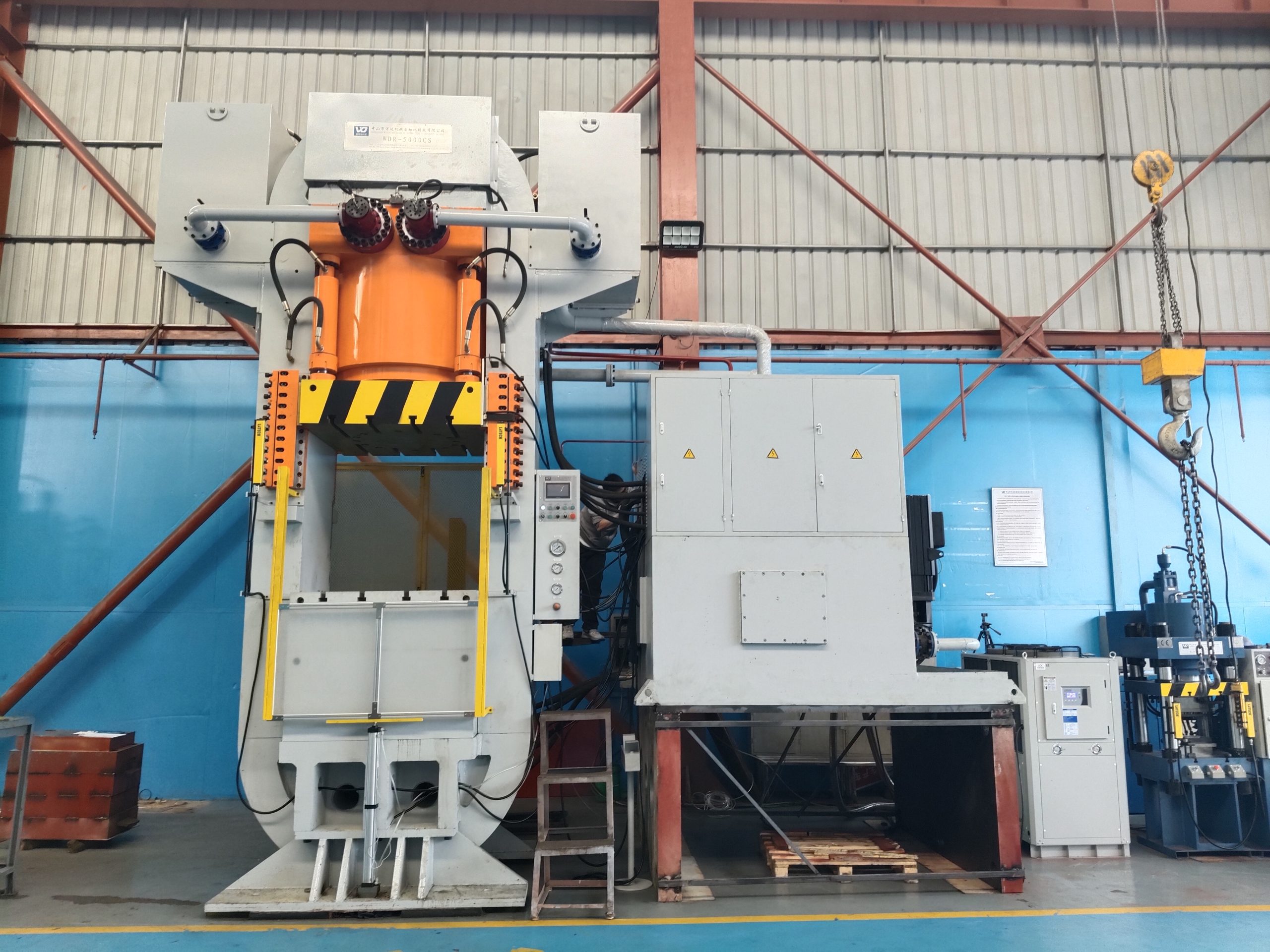 Линия высокоточной холодной ковки для производства радиаторов на основе IGBT-транзисторов от Wanda Machinery