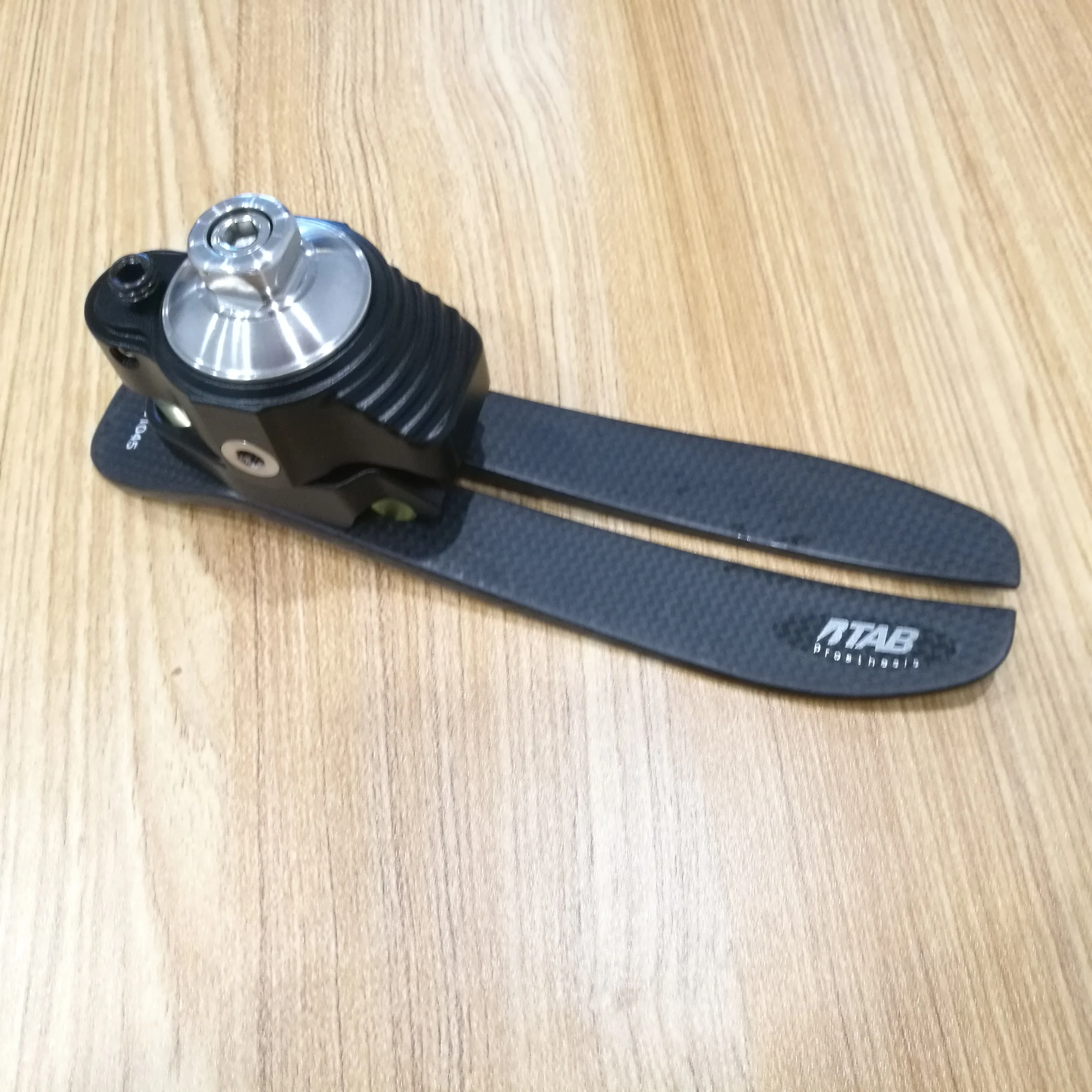 Искусственная стопа из углеродного волокна с двойной подошвой